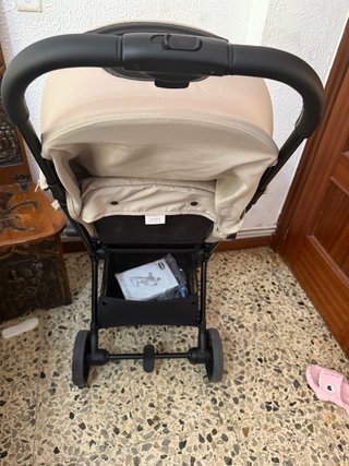 Carro de bebé Chicco color beige