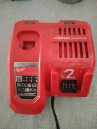 Cargador Milwaukee M12-18FC Rápido