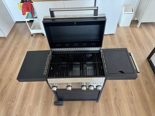 Barbacoa de gas negra y plateada