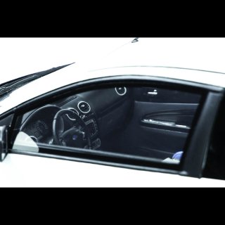 OttOmobile 1/18 Ford Focus Mk2 RS Frozen White2009