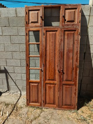 Frente armario empotrado de madera y cristalera