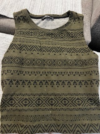 Top Bershka verde y negro talla M