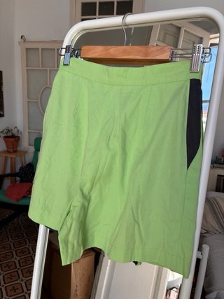 Pantalones cortos verdes y negros