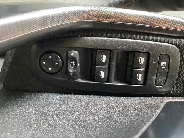 PEUGEOT 2008 1.6 HDI Allure SUV 5p