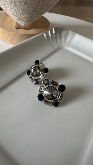 Orecchini quadrati cristalli grigio e nero
