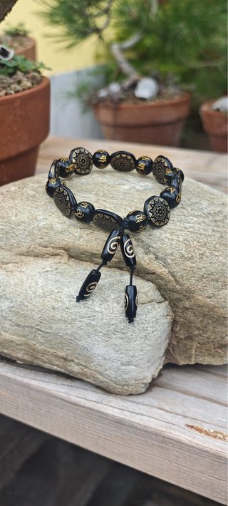 Bracciale mantra nero e oro