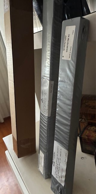 Amortiguadores de gas para portón trasero nuevos.
