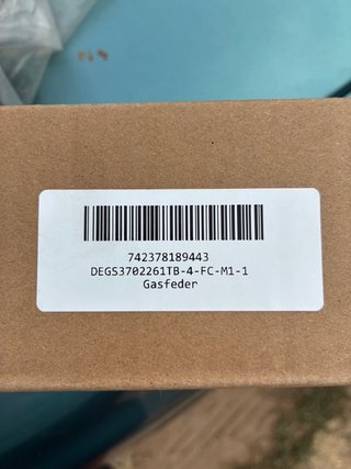 Amortiguadores de gas para portón trasero nuevos.