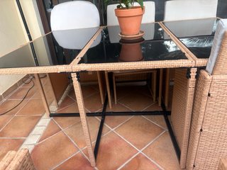 Mesa de terraza exterior con tapa de cristal impec