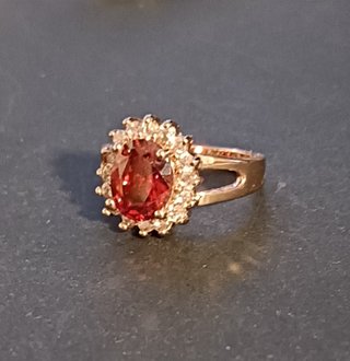 Anillo Oro Rosa Gema Roja y Circonitas