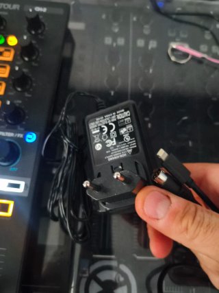 Reloop Mixtour Controlador DJ traktor