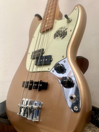 Fender Mustang Bass · Made in Mexico · IMPECABLE