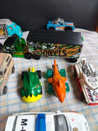 Lote Coches Juguete Hot Wheels y guisval