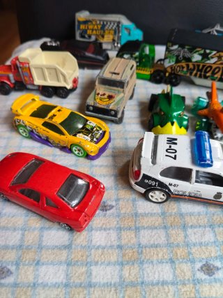 Lote Coches Juguete Hot Wheels y guisval