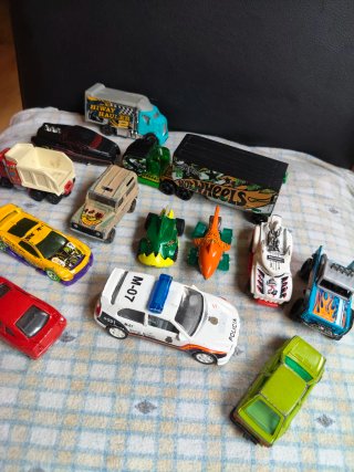 Lote Coches Juguete Hot Wheels y guisval