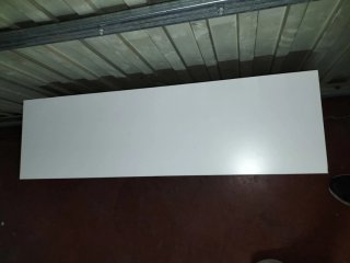 Mesa auxiliar blanca