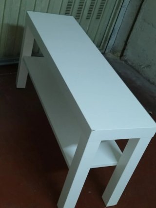 Mesa auxiliar blanca