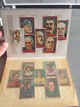 Álbum de Sellos Internacionales Rojo