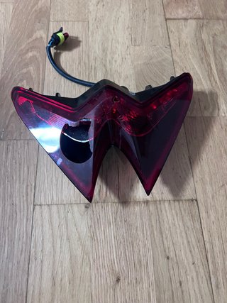 Faro trasero RS 660 con tulipa rota