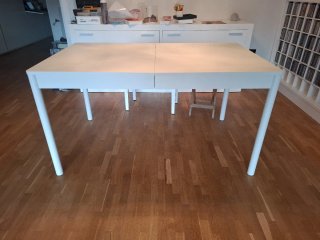 Mesa comedor extensible gris y blanca Ikea