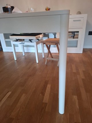 Mesa comedor extensible gris y blanca Ikea
