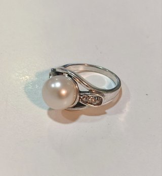 Anillo Plateado Perla y Finitas