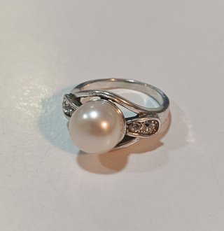 Anillo Plateado Perla y Finitas