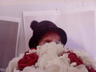 Gorro negro con pompón