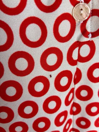 Vestido 60’s con estampado de círculos rojos