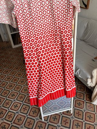 Vestido 60’s con estampado de círculos rojos