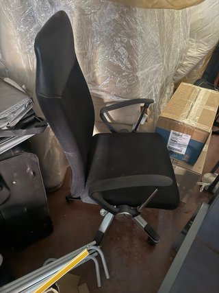Silla de oficina ergonómica negra