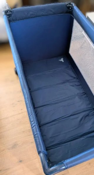 Cuna de viaje portátil