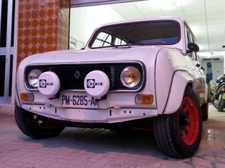 273-ALETINES RENAULT 4 TURISMO Y FURGONETA