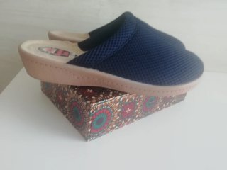 Zuecos Zapatillas Azul y Beige Nuevas