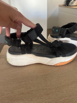 Sandalias Bimba y Lola negras y naranjas