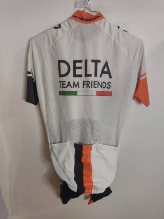 Completo ciclismo Delta Team Friends XS