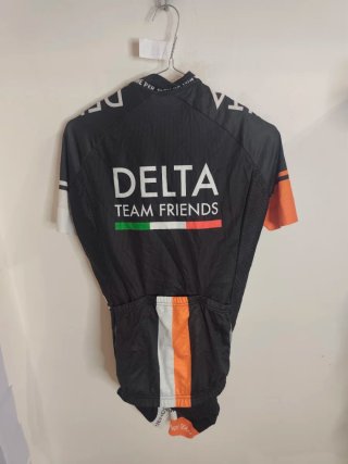 Completo ciclismo Delta Team Friends XS