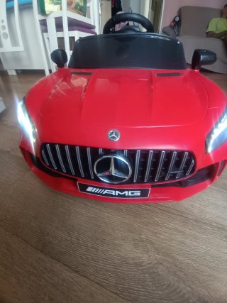 Coche eléctrico infantil rojo