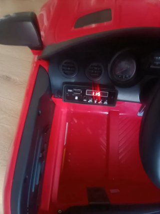 Coche eléctrico infantil rojo