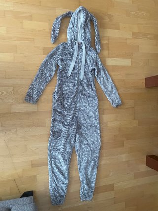 Pijama entero con capucha de conejo
