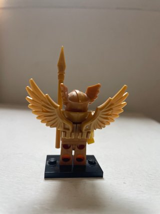 Minifigura Lego Guerrero Alado Dorado