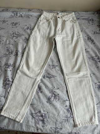 Jeans Bershka blancos talla 32