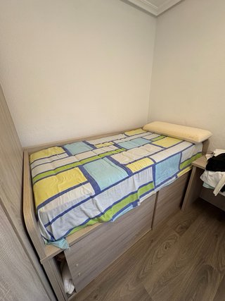 Cama doble y cama con almacenaje