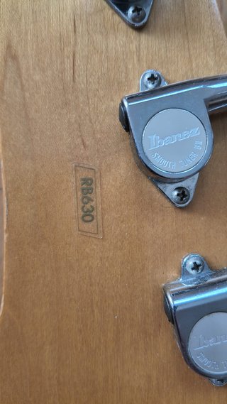 Bajo Ibanez Roadstar II RB630 + Funda Fender