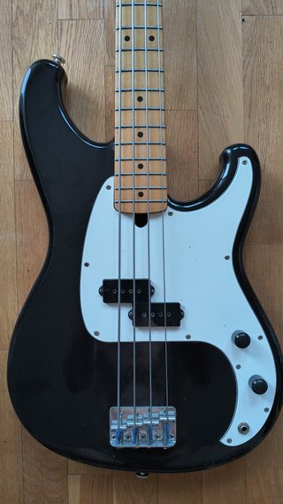 Bajo Ibanez Roadstar II RB630 + Funda Fender