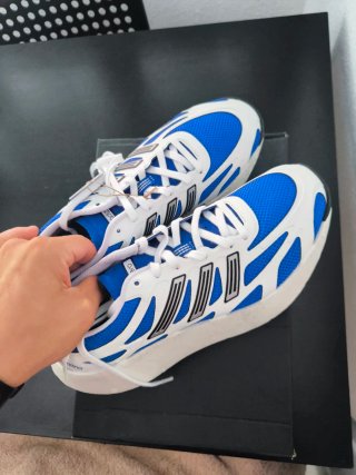 Dos pares de zapatillas por 96 € Adidas y Puma.