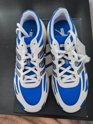 Dos pares de zapatillas por 96 € Adidas y Puma.