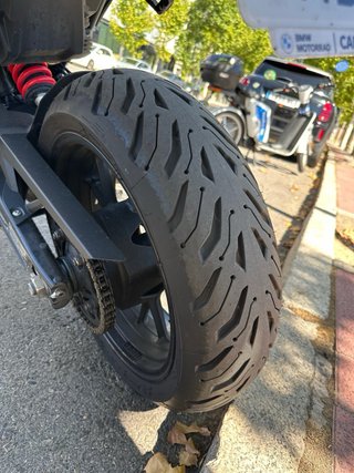 BMW F 900 XR Negra