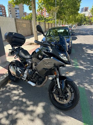 BMW F 900 XR Negra