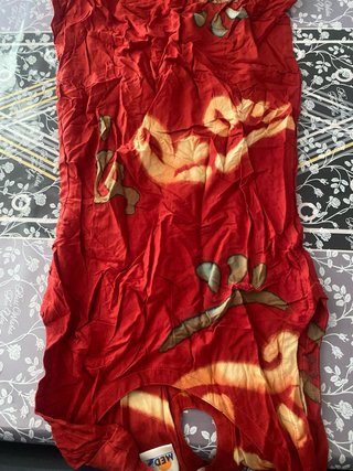 Prenda de ropa nueva con estampado